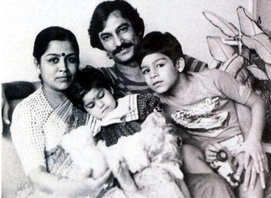 Bollywood Heros Their Family Unseen Photos