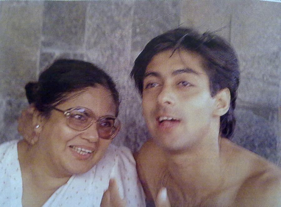 Bollywood Heros Their Family Unseen Photos
