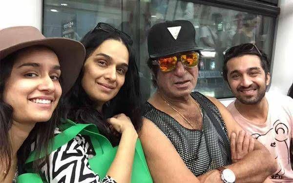 Bollywood Heros Their Family Unseen Photos