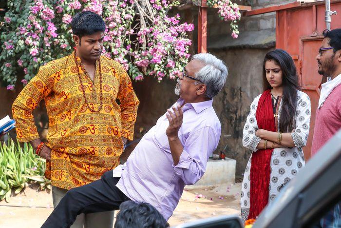 Brand New Posters & Working Stills of Naa Nuvve Movie