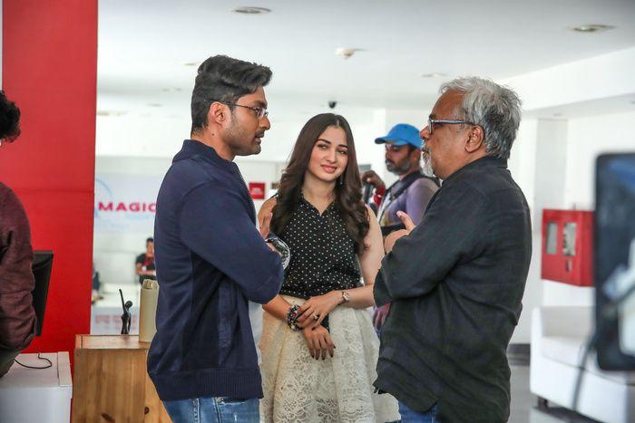 Brand New Posters & Working Stills of Naa Nuvve Movie