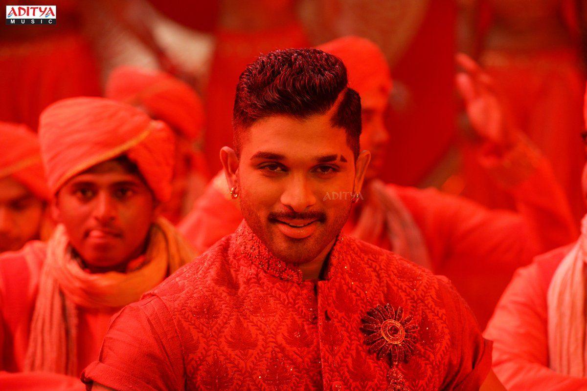 Brand New Stills & Posters of Naa Peru Surya Naa Illu India