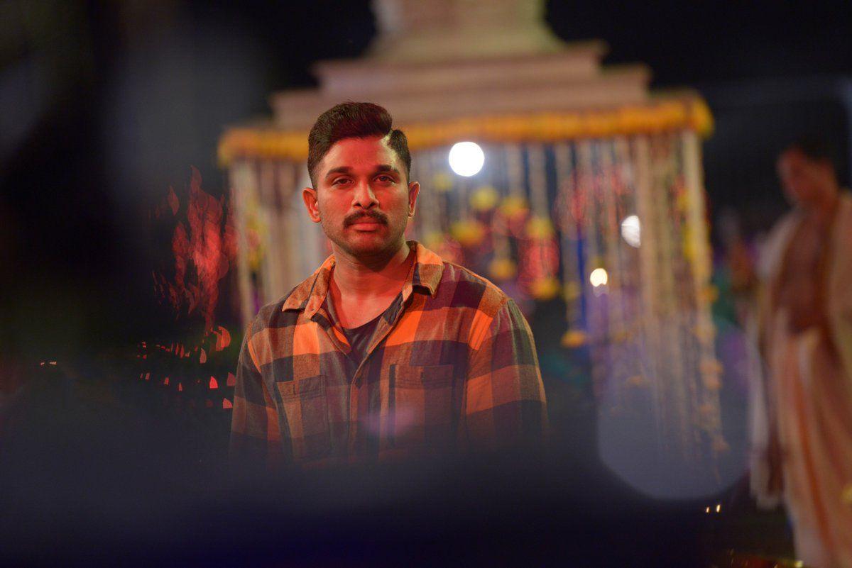 Brand New Stills & Posters of Naa Peru Surya Naa Illu India
