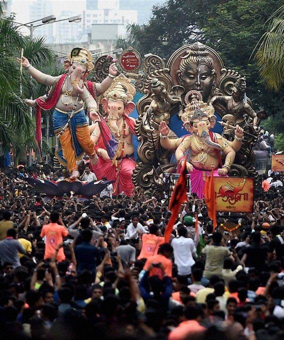 Bring Ganapati Idols Ahead of Ganesh Chaturthi Festival