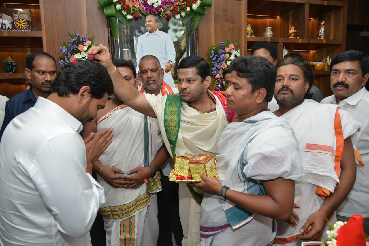 CM jagan photos in assembly meeting 2019