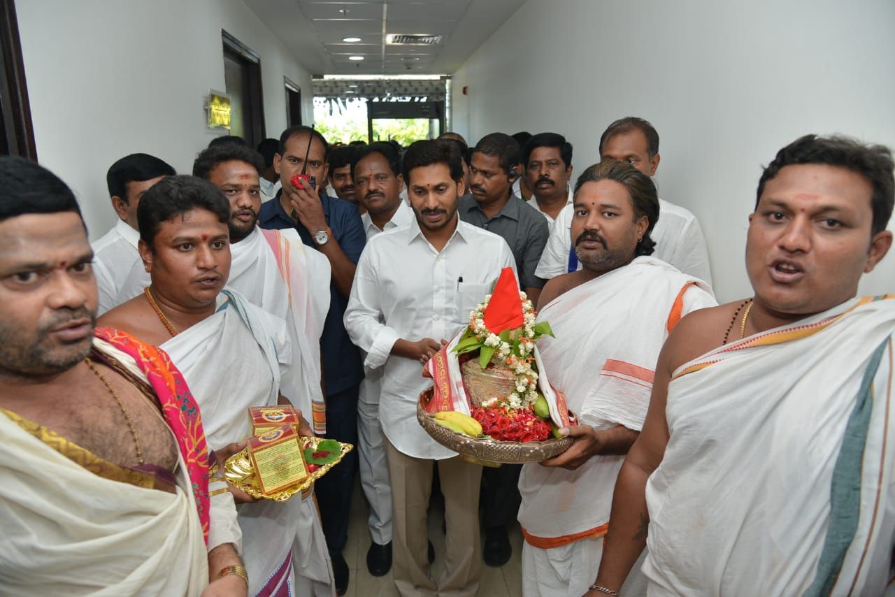 CM jagan photos in assembly meeting 2019