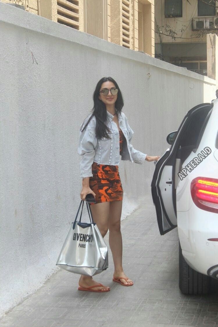 Caught Red-Handed - Kiara Advani spotted Photos 