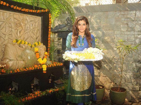 Celebrities Celebrate Ganesh Chaturthi 2016 Photos