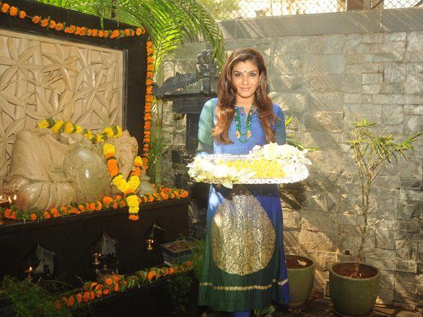 Celebrities Celebrate Ganesh Chaturthi 2016 Photos