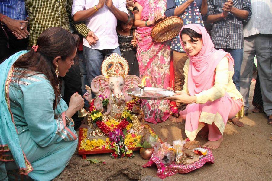 Celebrities Celebrate Ganesh Chaturthi 2016 Photos