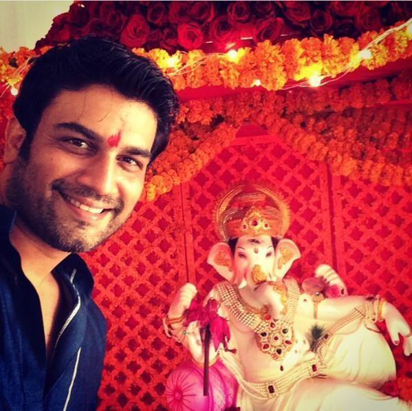 Celebrities Celebrate Ganesh Chaturthi 2016 Photos