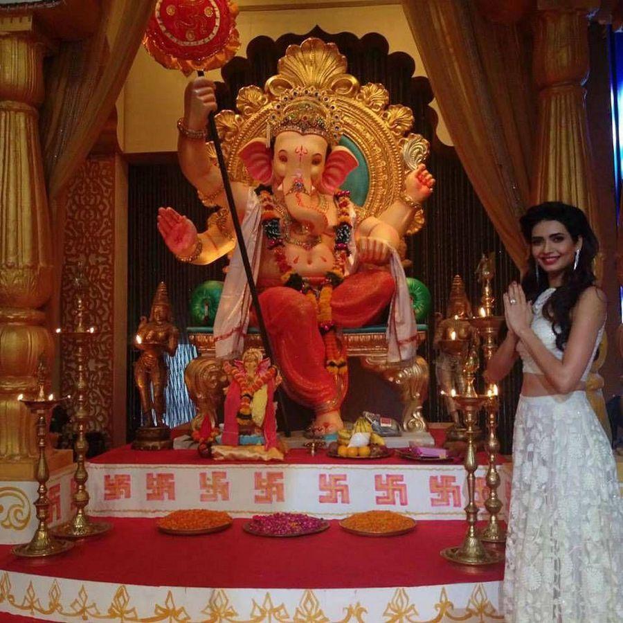 Celebrities Celebrate Ganesh Chaturthi 2016 Photos