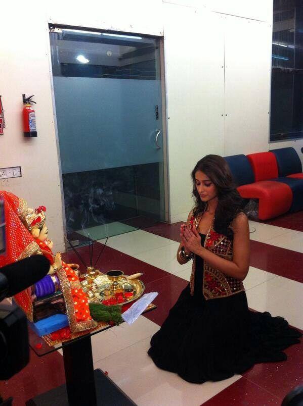 Celebrities Celebrate Ganesh Chaturthi 2016 Photos