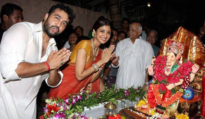 Celebrities Celebrate Ganesh Chaturthi 2016 Photos