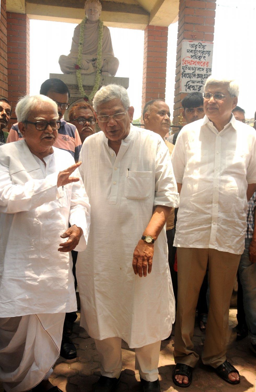  Left protest vandalism during Shah roadshow in Kolkata