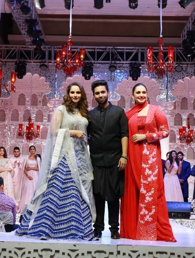 Celebs Beautiful Rampwalk Photos At Teach For Change Event