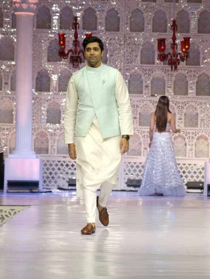 Celebs Beautiful Rampwalk Photos At Teach For Change Event