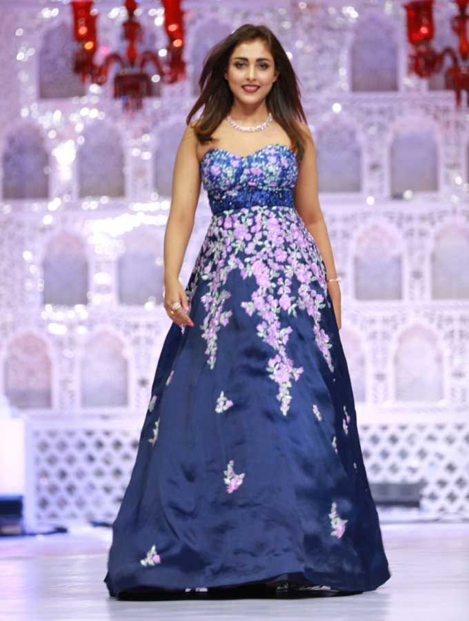 Celebs Beautiful Rampwalk Photos At Teach For Change Event