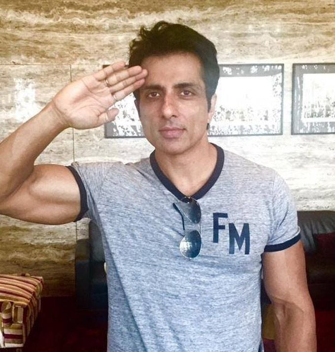 Celebs Salute Selfie For Independence Day Photos