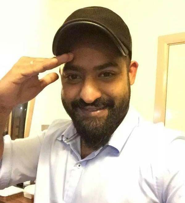 Celebs Salute Selfie For Independence Day Photos