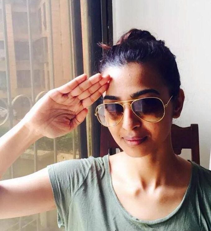 Celebs Salute Selfie For Independence Day Photos