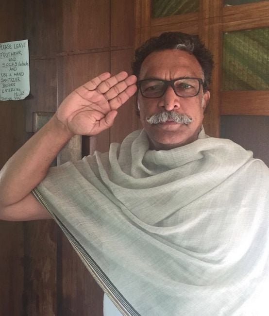 Celebs Salute Selfie For Independence Day Photos