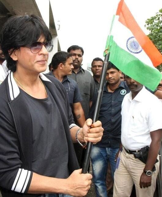 Celebs Salute Selfie For Independence Day Photos