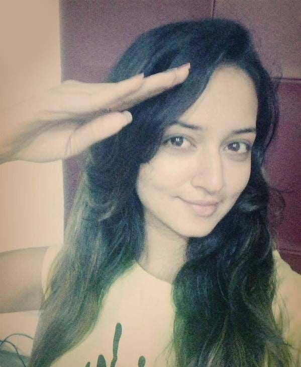 Celebs Salute Selfie For Independence Day Photos