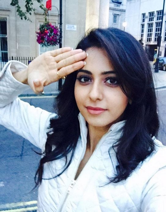 Celebs Salute Selfie For Independence Day Photos