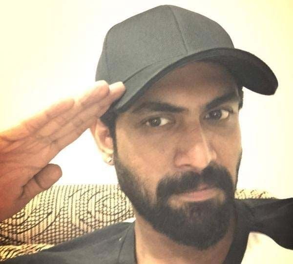 Celebs Salute Selfie For Independence Day Photos