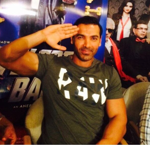 Celebs Salute Selfie For Independence Day Photos