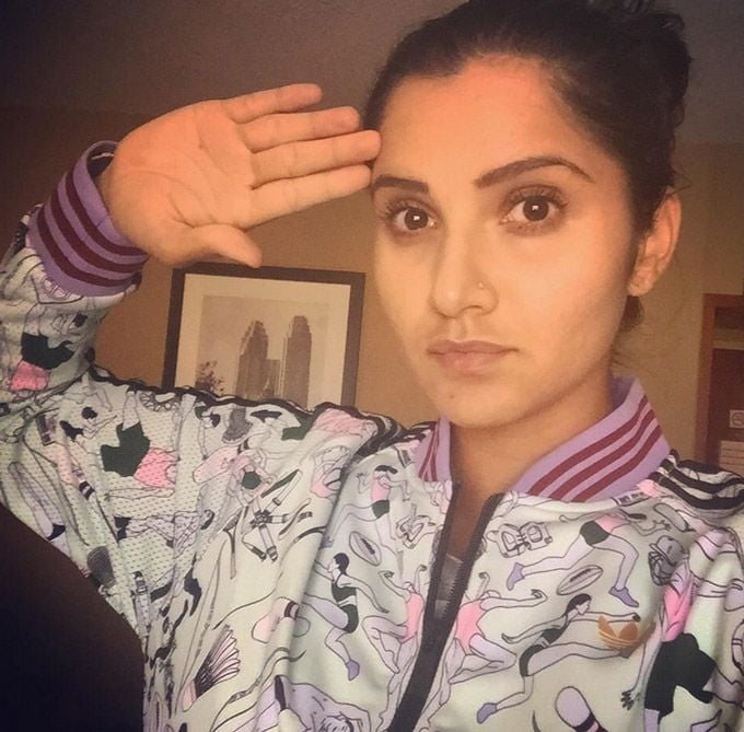 Celebs Salute Selfie For Independence Day Photos