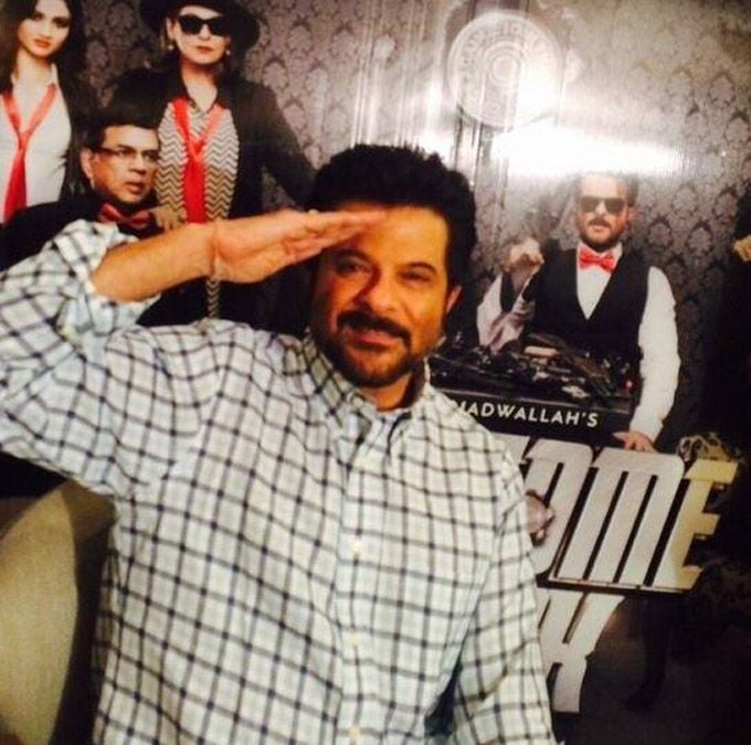 Celebs Salute Selfie For Independence Day Photos