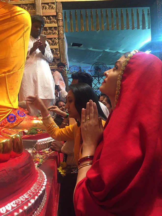 Celebs Seek Blessings Of Lalbaughcha Raja Photos