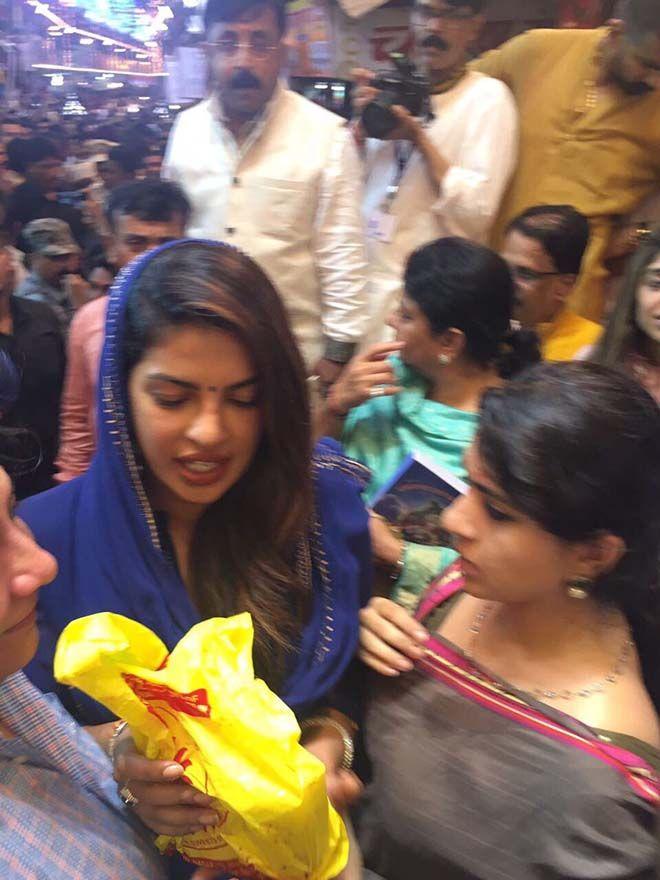 Celebs Seek Blessings Of Lalbaughcha Raja Photos