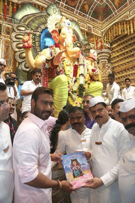 Celebs Seek Blessings Of Lalbaughcha Raja Photos
