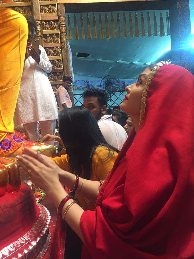 Celebs Seek Blessings Of Lalbaughcha Raja Photos