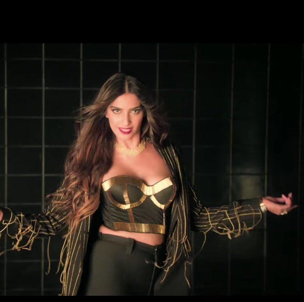 Check out this lovely new posters of Veera Di Wedding