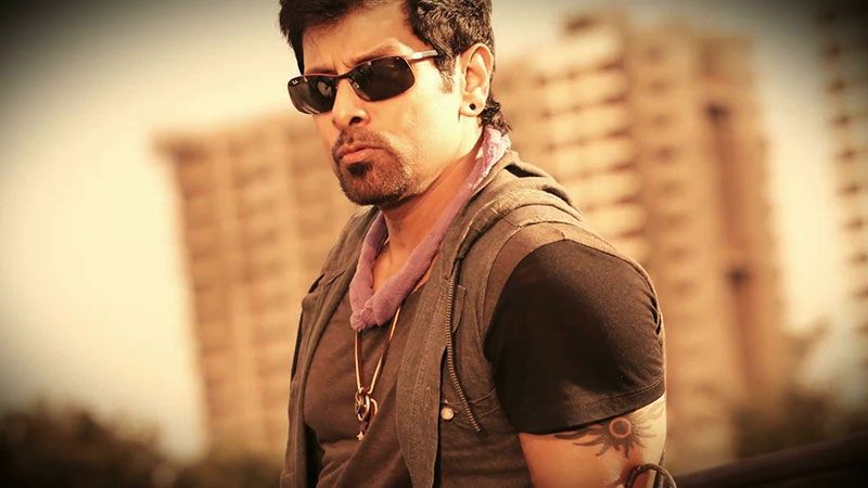 Chiyaan Vikram 10 Endrathukulla Movie Stills