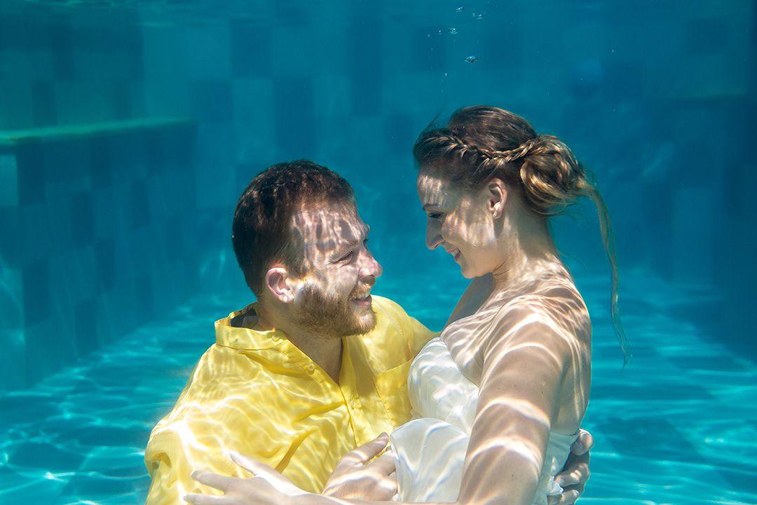 Crazy Underwater Pre-Wedding Shoot Photos that'll leave you Short of Breath
