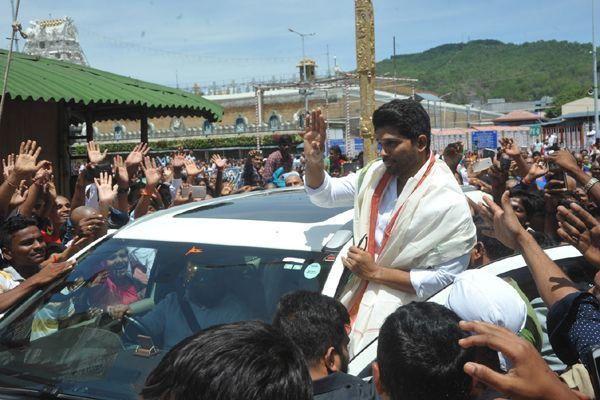 DJ Duvvada Jagannadham Movie Team Visit Tirupati Photos