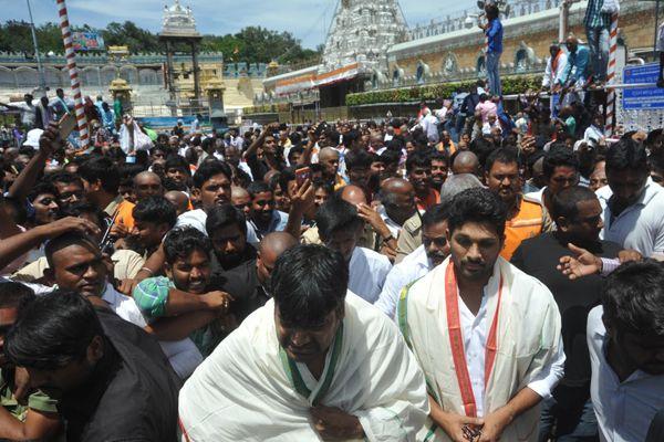 DJ Duvvada Jagannadham Movie Team Visit Tirupati Photos