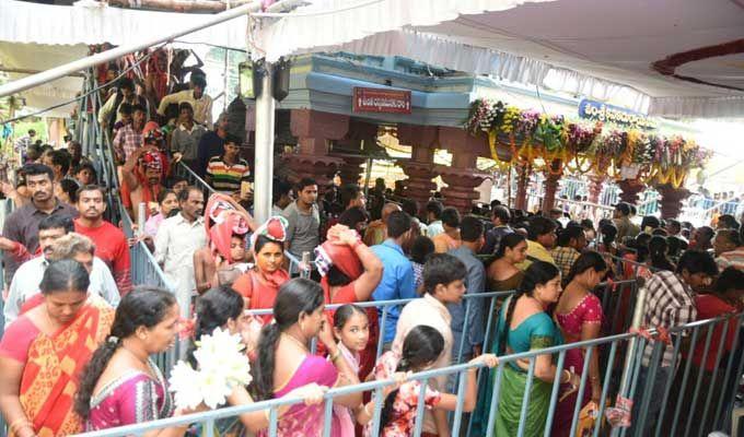 Dasara Navratri 2017: Durga Devi Alankaram in Kanakadurga Temple