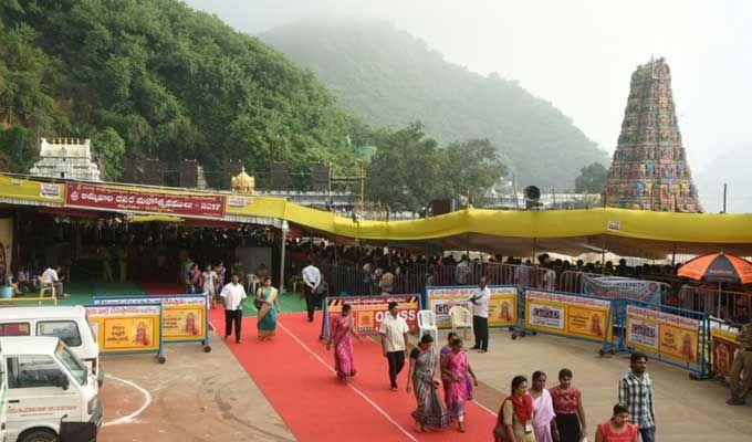 Dasara Navratri 2017: Durga Devi Alankaram in Kanakadurga Temple