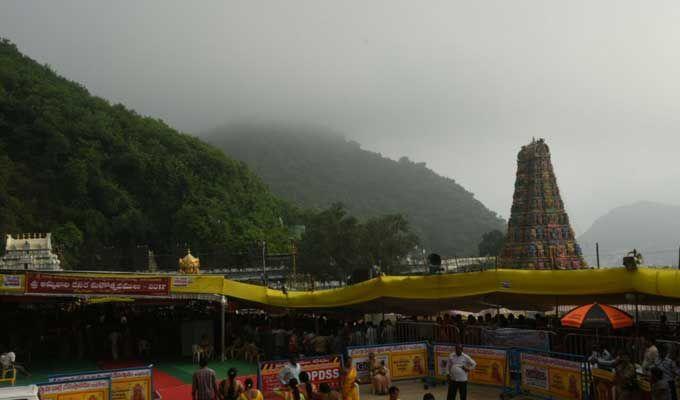 Dasara Navratri 2017: Durga Devi Alankaram in Kanakadurga Temple