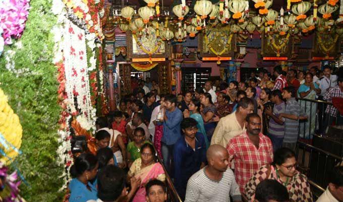 Dasara Navratri 2017: Durga Devi Alankaram in Kanakadurga Temple