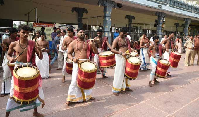 Dasara Navratri 2017: Mahishasura Mardini Avatar in Kanakadurga Temple