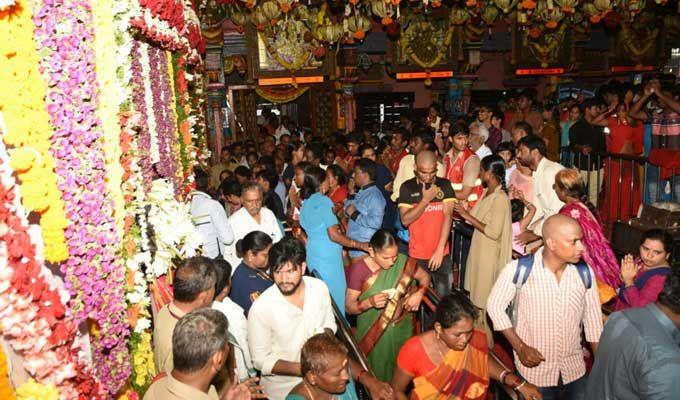 Dasara Navratri 2017: Mahishasura Mardini Avatar in Kanakadurga Temple