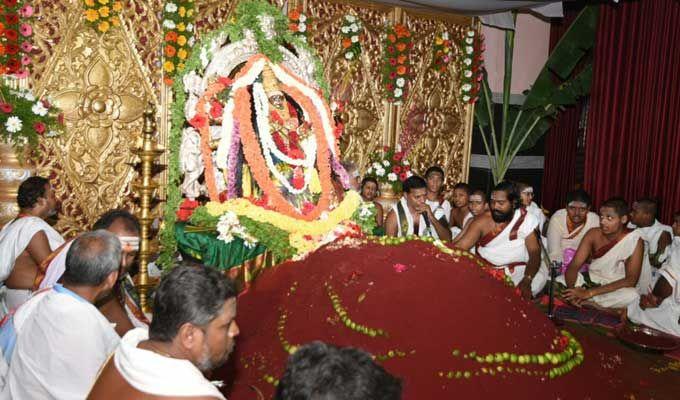 Dasara Navratri 2017: Mahishasura Mardini Avatar in Kanakadurga Temple