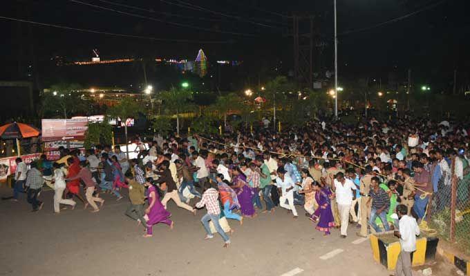 Dasara Navratri 2017: Saraswathi Devi Avataram in Kanakadurga Temple